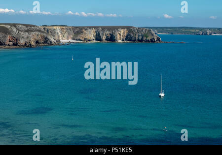 Die Pointe de Pen-Hir, einer Landzunge der Halbinsel Crozon in der Bretagne, im Südwesten von Camaret-sur-Mer, Frankreich. Stockfoto