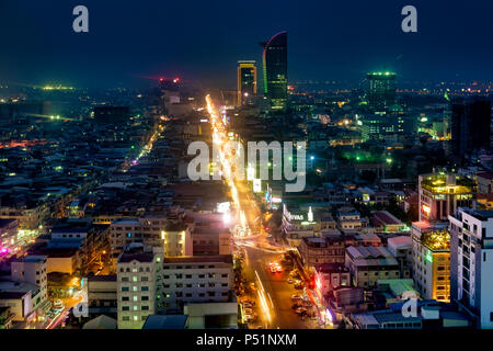 Monivong Boulevard in der Nacht, Phnom Penh, Kambodscha Stockfoto