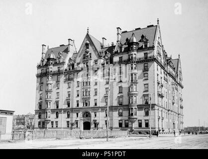 Die Dakota ist ein Co-op-Gebäude befindet sich auf der nordwestlichen Ecke der 72nd Street und Central Park West in der Upper West Side von Manhattan in New York City. Stockfoto