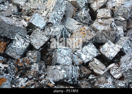 Schrott auf einem Schrottplatz in den Hafen von Magdeburg. Stockfoto