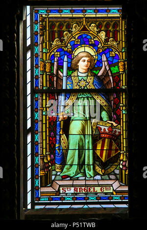 Glasmalereien in der Kathedrale von Valencia, Valencia, Darstellung der Engel mit dem Schwert Stockfoto