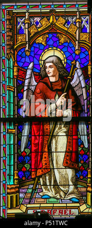 Glasmalereien in der Kathedrale von Valencia, Valencia, Darstellung des Erzengel Raphael Stockfoto