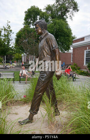 Präsident John Fitzgerald Kennedy Statue vor dem JFK Museum, Hyannis, Barnstable County, Cape Cod, Massachusetts, USA Stockfoto