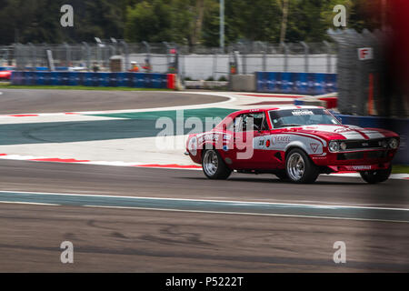 Mexiko City, Mexiko - September 01, 2017: Autodromo Hermanos Rodriguez. FIA World Endurance Championship WEC. G. Rejon Nr. 28 mit seinen 1967 bis 1969 Chevrolet Camaro erste Generation an der freien Praxis für die Mexiko Vintage Serie. Stockfoto