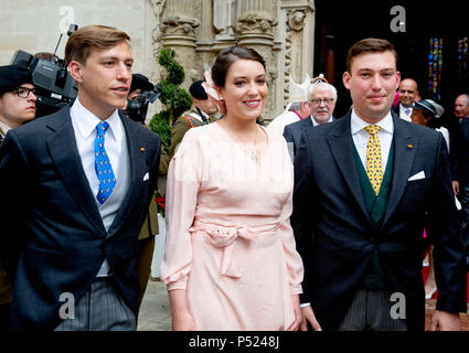 Luxemburg, Luxemburg. 23. Juni 2018. Prinz Louis, Alexandra Prinzessin und Prinz Sébastien von Luxemburg an der Cathe? drale Notre-Dame in Luxemburg am 23. Juni 2018, nach dem Besuch der Der Deum anlässlich des Nationalen Tag der Luxemburg Foto: Albert Nieboer/Niederlande/Point de Vue, Credit: Albert Nieboer/Royal drücken Sie Europa/RPE/dpa/Alamy leben Nachrichten Stockfoto