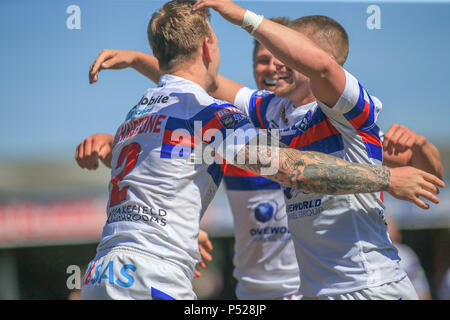 Wakefield, Großbritannien. 24. Juni 2018. Mobile Rakete Stadion, Wakefield, England; Betfred Super League, Wakefield Trinity v Widnes Vikings; Tom Johnstone von Wakefield Trinity feiert seinen Versuchen Credit: Aktuelles Bilder/Alamy leben Nachrichten Stockfoto