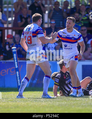 Wakefield, Großbritannien. 24. Juni 2018. Mobile Rakete Stadion, Wakefield, England; Betfred Super League, Wakefield Trinity v Widnes Vikings; James Batchelor von Wakefield Trinity feiert seinen Versuchen Credit: Aktuelles Bilder/Alamy leben Nachrichten Stockfoto