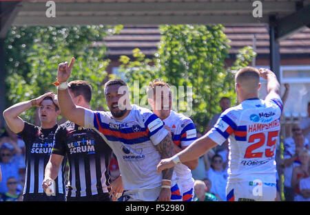 Wakefield, Großbritannien. 24. Juni 2018. Mobile Rakete Stadion, Wakefield, England; Betfred Super League, Wakefield Trinity v Widnes Vikings; Tinirau Arona von Wakefield Trinity feiert seinen Versuchen Credit: Aktuelles Bilder/Alamy leben Nachrichten Stockfoto