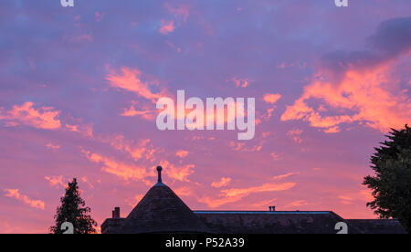 Bournemouth, Dorset, Großbritannien. 23. Juni 2018. Sonne als Zeichen der Hitzewelle voran in den nächsten Tagen. © dbphots/Alamy leben Nachrichten Stockfoto