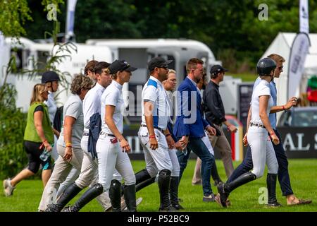 West Sussex, UK. 23. Juni 2018. Kurs gehen. Die britische Speed Derby. CSI 4* Al Shira'aa Hickstead Derby treffen. Springen. Der All England Parcours. Hickstead. West Sussex. UK. Tag 4. 23.06.2018. Credit: Sport in Bildern/Alamy leben Nachrichten Stockfoto