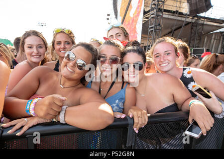 Chicago, Illinois, USA. 24. Juni, 2018. Teilnehmer während Land LakeShake Music Festival in Huntington Bank Pavillon auf der nördlichsten Insel in Chicago, Illinois Credit: Daniel DeSlover/ZUMA Draht/Alamy leben Nachrichten Stockfoto