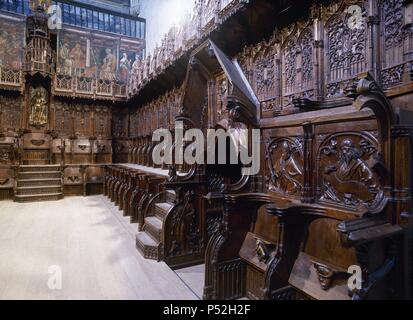 ARTE GOTICO. ESPAÑA. MONASTERIO DE SANTA MARIA LA REAL. Vista General de la SILLERIA DEL CORO, realizada en Madera de Nogal, en Estilo gótico Florido. NAJERA. La Rioja. Stockfoto