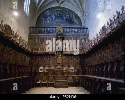 ARTE GOTICO. ESPAÑA. MONASTERIO DE SANTA MARIA LA REAL. Fundado en el s. XI por el rey García. Vista allgemeine del CORO con su SILLERIA de Nogal de estilo Gótico florido, con 'misericordias'en la parte posterior de los asientos. NAJERA. La Rioja. Stockfoto