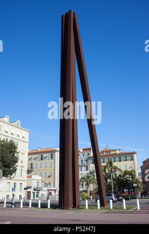 Neuf Linien Bauchmuskel - Neun Schrägen Denkmal von Bernar Venetin in Nizza, Frankreich Stockfoto