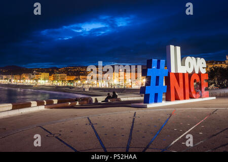 Frankreich, schöne Stadt Skyline bei Nacht, ich liebe Schöne Installation und Teil der Cadran Solaire Sonnenuhr Stockfoto