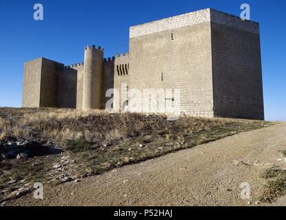 CASTILLA - LEON. MONTEALEGRE DE CAMPOS. Vista del Castillo, erigido en el siglo XIV sobre una Fortaleza anterior Del Siglo XII por Alfonso DE MENESES. Comarca de Tierra de Campos. Provincia de Valladolid. España. Stockfoto