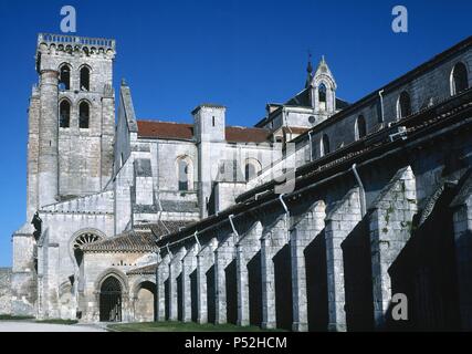 ARTE GOTICO. ESPAÑA. REAL MONASTERIO DE LAS HUELGAS. Edificio fundado por Alfonso VIII en el año 1187. Fue concebido como Lugar de Retiro espiritual y de enterramiento de la realeza. Vista allgemein. BURGOS. Castilla-León. PATRIMONIO NACIONAL. Stockfoto