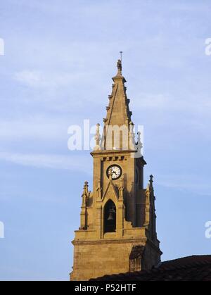 ARTE GOTICO. ESPAÑA. IGLESIA DE NUESTRA SEÑORA DE LA ASUNCIÓN. Daten Del Siglo XV, aunque Tiene elementos renacentistas en su portada. Las mejores de la Torre - CAMPANARIO. RENTERIA. Estado de Guipúzcoa. País Vasco. Stockfoto