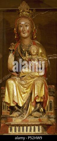 ARTE GOTICO. ESPAÑA. VIRGEN DE LA ROSA o del Alcazar. Talla policromada de estilo Gótico realizada en el s. Xiv. Rasgos Destacan sus Dulces y humanizados. MONASTERIO DE SANTA MARIA LA REAL. NAJERA. Comarca de La Rioja Alta La Rioja. Stockfoto