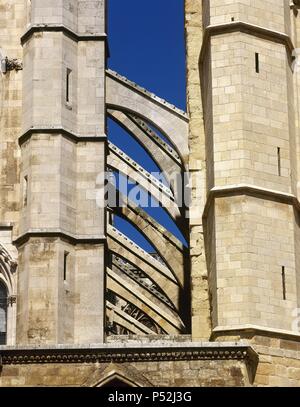 ARTE GOTICO. ESPAÑA. CATEDRAL DE SANTA MARÍA DE REGLA. Construida en el año 1205 por Iniciativa del obispo Manrique DE LARA. Las obras keine finalizaron Hasta principios Del Siglo XIV. Las mejores de los ARBOTANTES. LEON. Castilla-León. Stockfoto