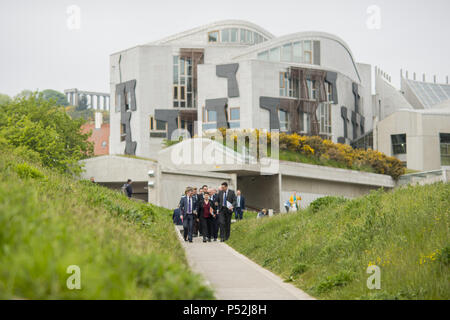 Der Schottischen Konservativen besucht einen Fotoauftrag Mohn zu Pflanzen, ein Garten der Erinnerung an diejenigen, die im Kampf gestorben sind, zu erstellen. Mit: Ruth Davidson Wo: Edinburgh, Großbritannien Wann: 24. Mai 2018 Credit: Euan Kirsche / WANN Stockfoto
