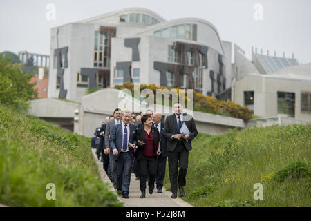 Der Schottischen Konservativen besucht einen Fotoauftrag Mohn zu Pflanzen, ein Garten der Erinnerung an diejenigen, die im Kampf gestorben sind, zu erstellen. Mit: Ruth Davidson Wo: Edinburgh, Großbritannien Wann: 24. Mai 2018 Credit: Euan Kirsche / WANN Stockfoto