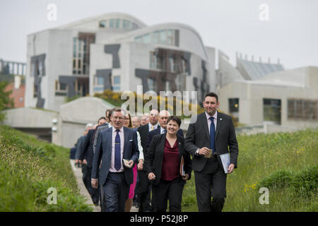 Der Schottischen Konservativen besucht einen Fotoauftrag Mohn zu Pflanzen, ein Garten der Erinnerung an diejenigen, die im Kampf gestorben sind, zu erstellen. Mit: Ruth Davidson Wo: Edinburgh, Großbritannien Wann: 24. Mai 2018 Credit: Euan Kirsche / WANN Stockfoto