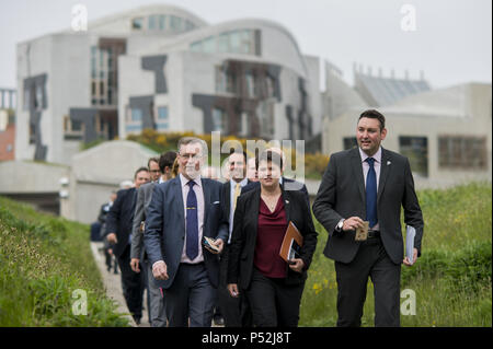 Der Schottischen Konservativen besucht einen Fotoauftrag Mohn zu Pflanzen, ein Garten der Erinnerung an diejenigen, die im Kampf gestorben sind, zu erstellen. Mit: Ruth Davidson Wo: Edinburgh, Großbritannien Wann: 24. Mai 2018 Credit: Euan Kirsche / WANN Stockfoto
