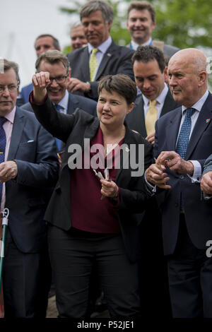 Der Schottischen Konservativen besucht einen Fotoauftrag Mohn zu Pflanzen, ein Garten der Erinnerung an diejenigen, die im Kampf gestorben sind, zu erstellen. Mit: Ruth Davidson Wo: Edinburgh, Großbritannien Wann: 24. Mai 2018 Credit: Euan Kirsche / WANN Stockfoto