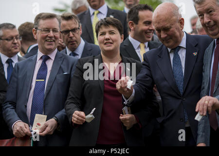 Der Schottischen Konservativen besucht einen Fotoauftrag Mohn zu Pflanzen, ein Garten der Erinnerung an diejenigen, die im Kampf gestorben sind, zu erstellen. Mit: Ruth Davidson Wo: Edinburgh, Großbritannien Wann: 24. Mai 2018 Credit: Euan Kirsche / WANN Stockfoto