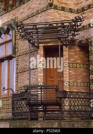 Spanien. Comillas. El Capricho. 1883. Von Antoni Gaudi, spanischen Architekten gebaut. Balkon,. Stockfoto