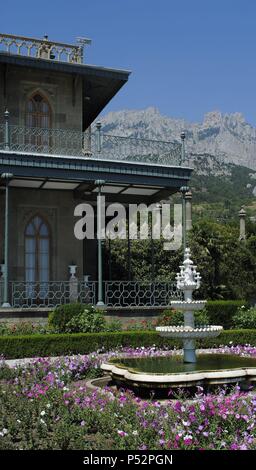 In der Ukraine. Die autonome Republik Krim. Vorontsov Palace. 1828 bis 1848 erbaut vom englischen Architekten Edward Blore als Sommerresidenz des Prinzen Michail Woronzow Semyonovich. Fassade. Um Evpatoria. (1787-1879) als Sommerresidenz des Prinzen Michail Woronzow Semyonovich. Außenbereich und Garten. Um Evpatoria. Stockfoto