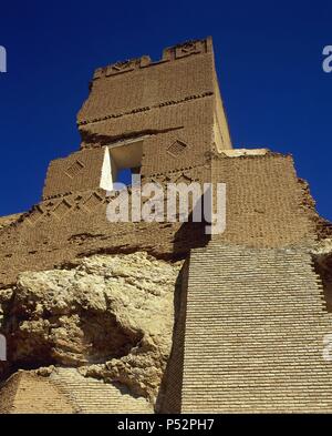 Syrien. Qal'at Ja'bar. Schloss auf dem linken Ufer des Sees Assad. Die gegenwärtigen Strukturen sind vor allem die Arbeit von Nur ad-Din Zangi, der die Burg von 1168 an wieder aufgebaut. Ar-Raqqah Governatorats. Stockfoto