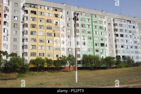 Ukraine. Die autonome Republik Krim. Kertsch. Gebäude am Stadtrand. Stockfoto