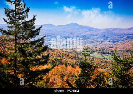 Die grünen Berge im Herbst Farbe in der Nähe von Williston, Vermont. Stockfoto