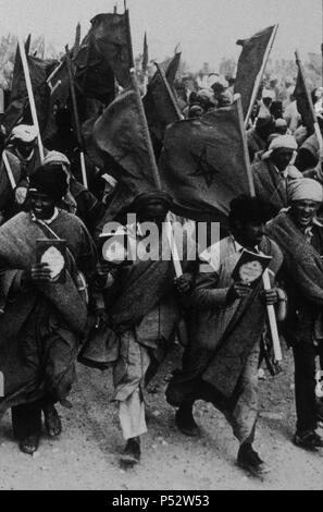 MARCHA VERDE SOBRE EL SAHARA ESPAÑOL, ORGANIZADA POR EL REY HASSAN II PARA ANEXIONARLO A MARRUECOS, SE INICIO EL 6 de Septiembre de 1975. Ort: RIF REGION, NACIÓN. Stockfoto