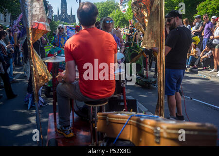 Die Street Parade ist der Höhepunkt des Karnevals der Kulturen zu Pfingsten Wochenende in Berlin. Stockfoto