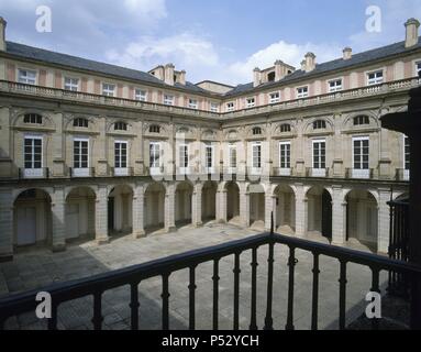 ARTE S. XVIII. ESPAÑA. PALACIO DE AYLLON. Real Sitio de la monarquía Española, cuya construcción se inició en el año 1752 según un Proyecto de V. RABAGLIO. Vista parcial del Patio CENTRAL. Provincia de Segovia. Castilla-León. PATRIMONIO NACIONAL. Stockfoto