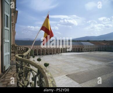 ARTE Siglo XVIII. ESPAÑA. PALACIO REAL DE AYLLON. Real Sitio de la monarquía Española, cuya construcción se inició en el año 1752 según un Proyecto de V. RABAGLIO. Vista del Patio. Provincia de Segovia. Castilla-León. PATRIMONIO NACIONAL. Stockfoto