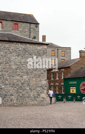 Jameson Destillery Ireland und Blick und Details vom Courtyard of the Old Jameson Whiskey Distillery in Midleton, County Cork, Irland. Stockfoto