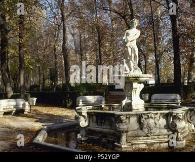 ARTE S. XVIII. ESPAÑA. Vista de la "FUENTE DE APOLO'en el Recinto del Jardín de la Isla, ein Espaldas del Palacio Real. ARANJUEZ. Comunidad de Madrid. PATRIMONIO NACIONAL. Stockfoto