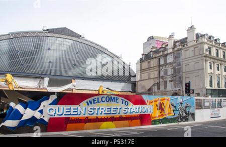 GLASGOW, Schottland - 23. Juni 2018: Die Seite der Millenium Hotel und £ 100 Millionen Sanierungen der Glasgow Queen Street Bahnhof. Stockfoto