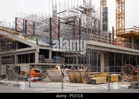 Berlin, Deutschland, Shell eines Geschäftshauses in der Jerusalemer Straße Ecke Zimmerstraße in Berlin-Mitte Stockfoto