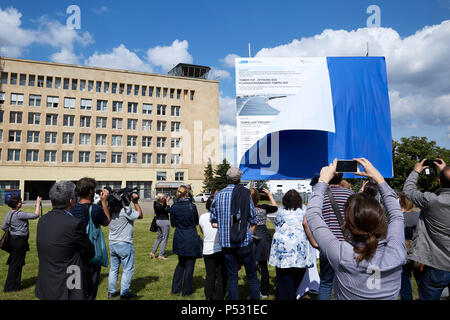 Berlin, Deutschland - Enthüllung der Informationstafel zum Neubau Eröffnung des Flughafens Tempelhof THF-Tower Stockfoto