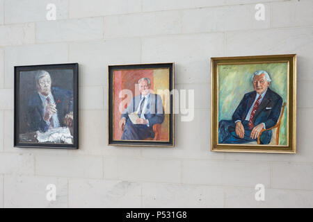 Berlin, Deutschland - Malerei der Bundeskanzler Galerie im Bundeskanzleramt. Stockfoto