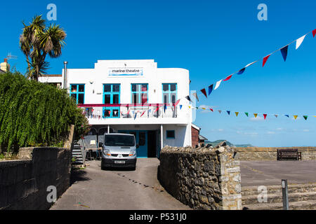 LYME Regis, Dorset, Großbritannien, 14. Juni 2018: Die Marine Theater in Lyme stammt aus dem Jahr 1800. Stockfoto