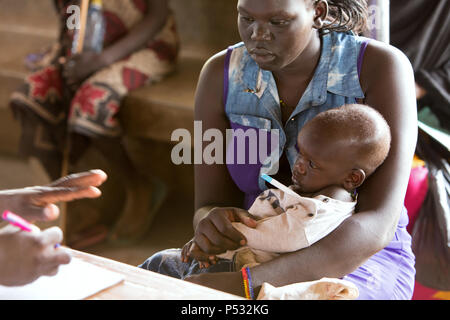 Kakuma, Kenia - grundlegende medizinische Pflege und Betreuung für Flüchtlinge im Flüchtlingslager Kakuma. Stockfoto