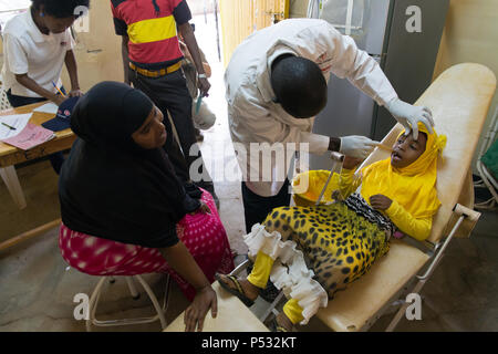 Kakuma, Kenia - grundlegende zahnmedizinische Versorgung und Betreuung der Flüchtlinge im Flüchtlingslager Kakuma. Stockfoto