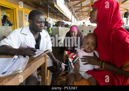 Kakuma, Kenia - grundlegende medizinische Pflege und Betreuung für Flüchtlinge im Flüchtlingslager Kakuma. Stockfoto