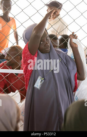 Kakuma, Kenia - Essen Ausgabe der Hilfsorganisation World Food Programm im Flüchtlingslager Kakuma. Stockfoto